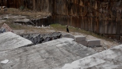 "A terra da pintora da terra - Agua", performance in the marble quarry of Borba, Portugal (2023). Filmed and edited by Pedro Barral (PT)